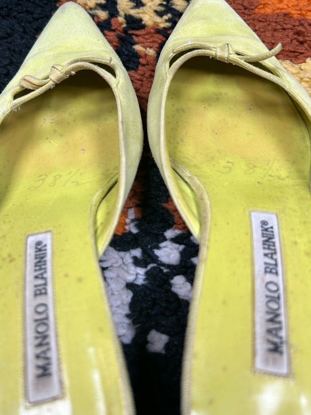 MANOLO BLAHNIK, suede lime, kitten heels!! - Picture 5 of 12